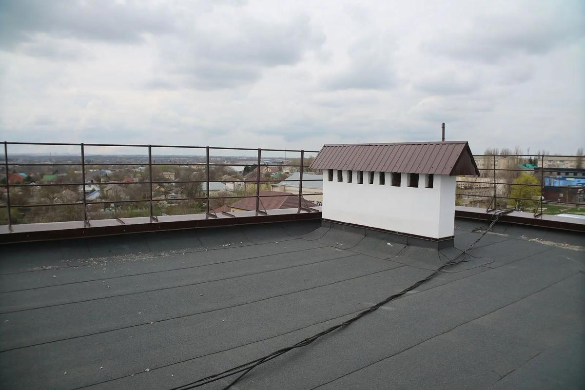 В Георгиевском округе два многоквартирных дома получили новые кровли