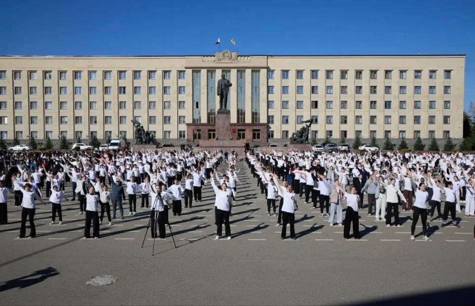 В Ставрополе 1000 школьников провели утреннюю зарядку в День здоровья