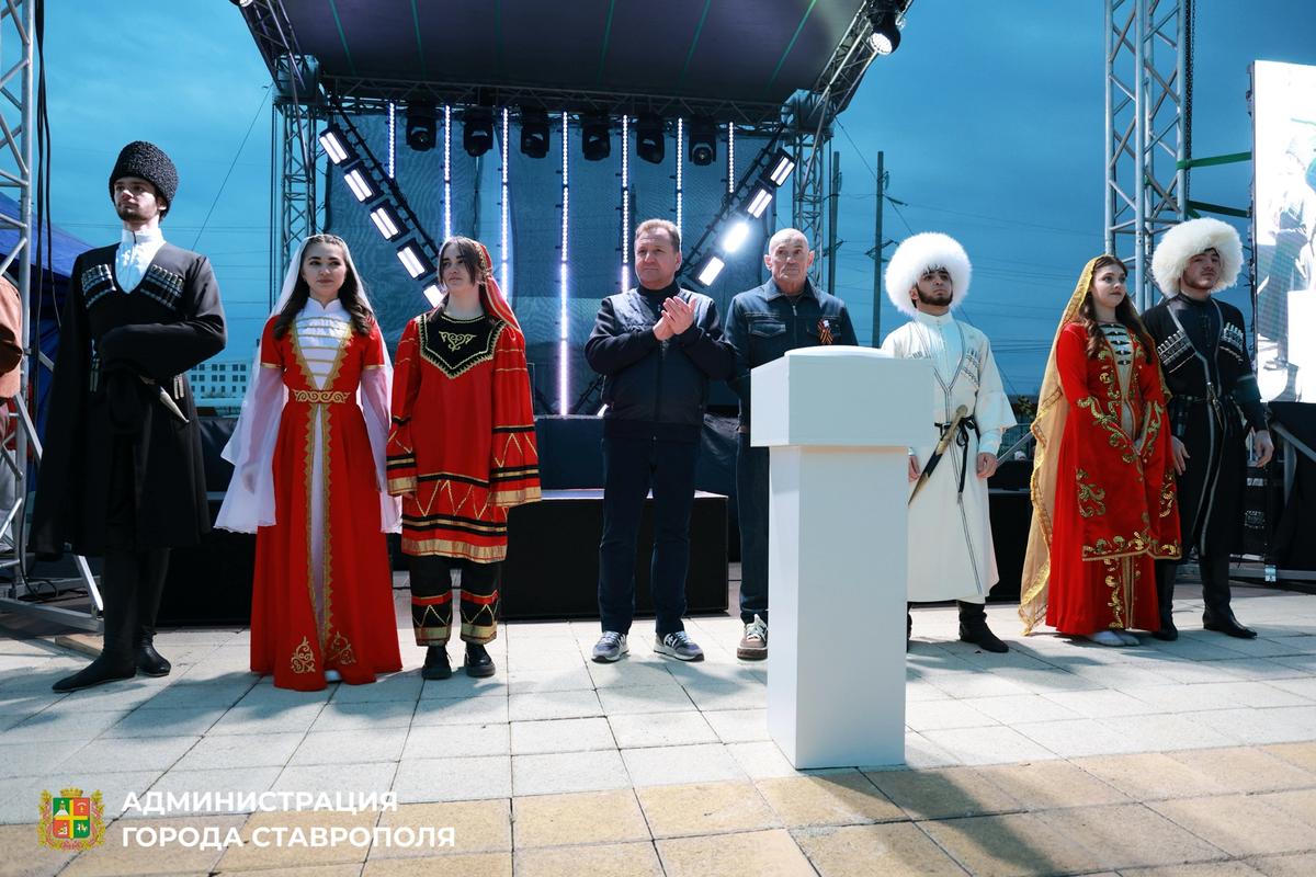 Нужное для СВО сделали во время грандиозного шоу открытия 30 фонтанов Ставрополя