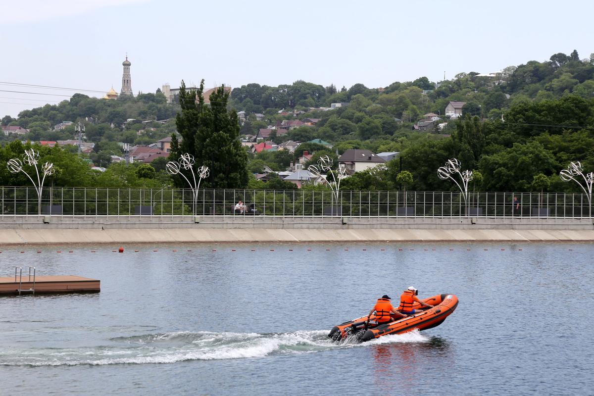 Комсомольский пруд в Ставрополе готовят к купальному сезону