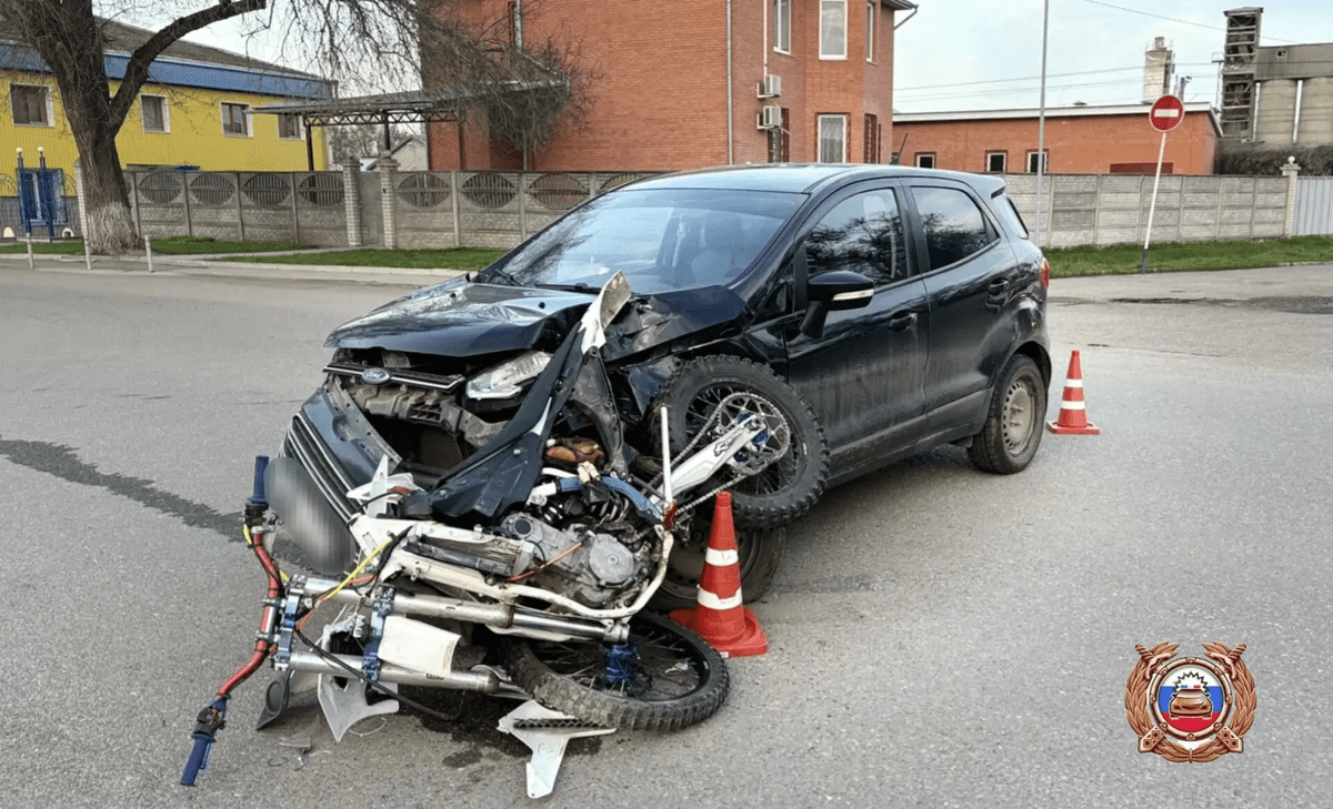 Двое подростков на питбайке пострадали в ДТП в Минводах