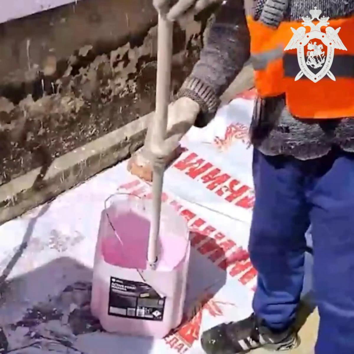 На Ставрополье патриотические баннеры  использовали как подсобный материал