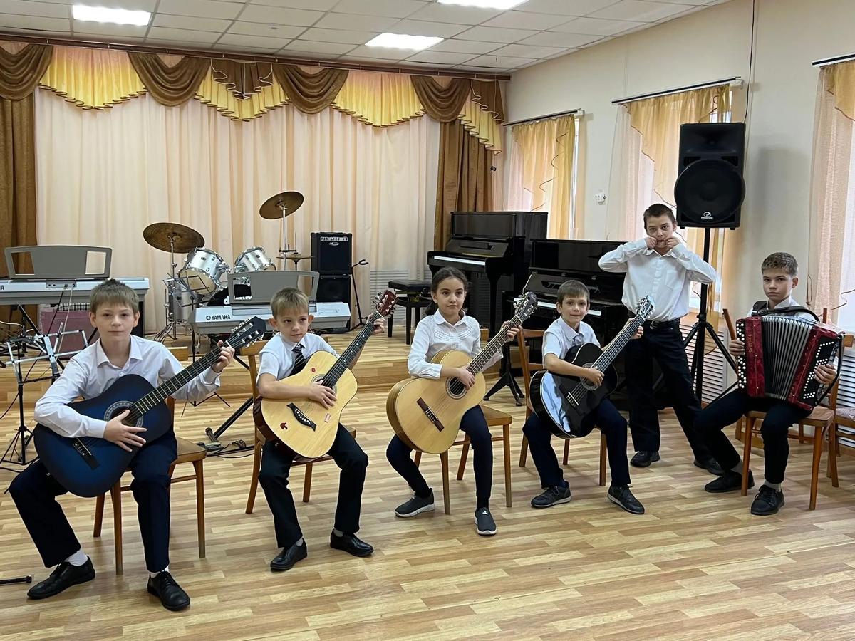 Музыкальная школа в Пелагиаде получила новые инструменты