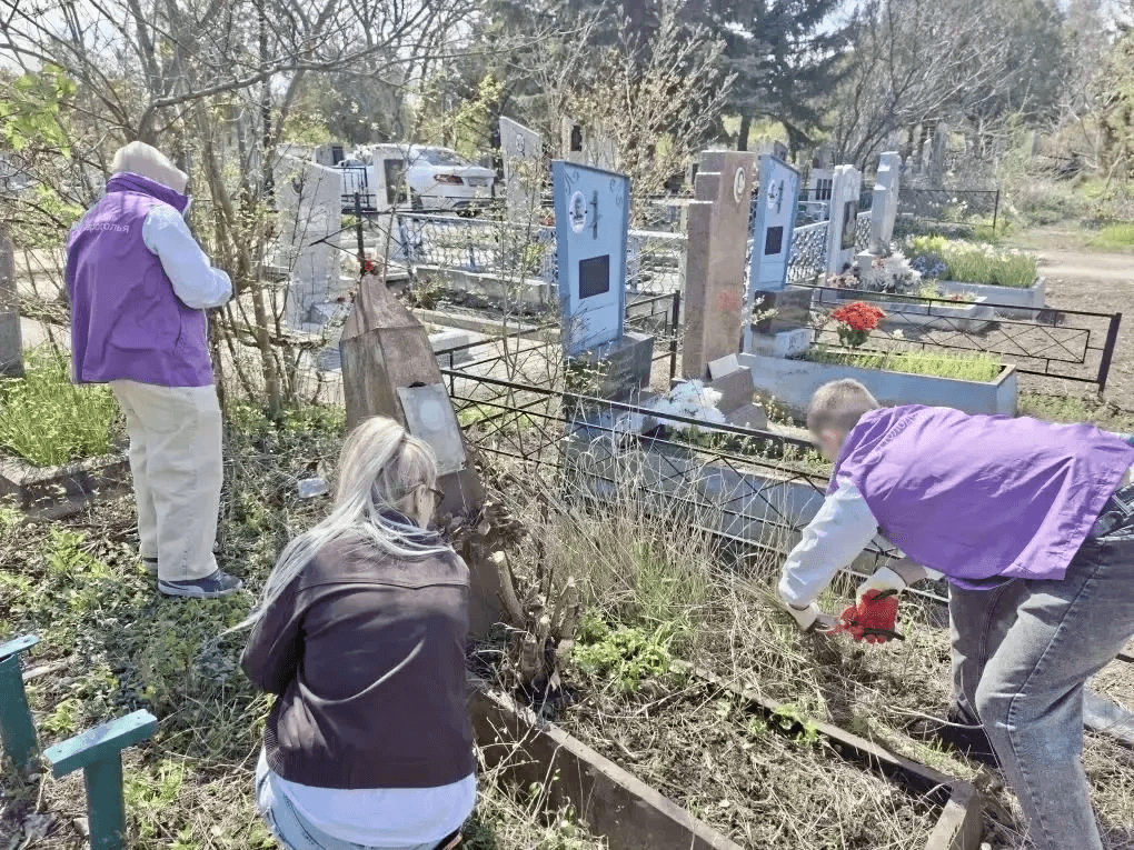 Осужденные Ставрополья приняли участие в субботнике и благоустроили аллею памяти