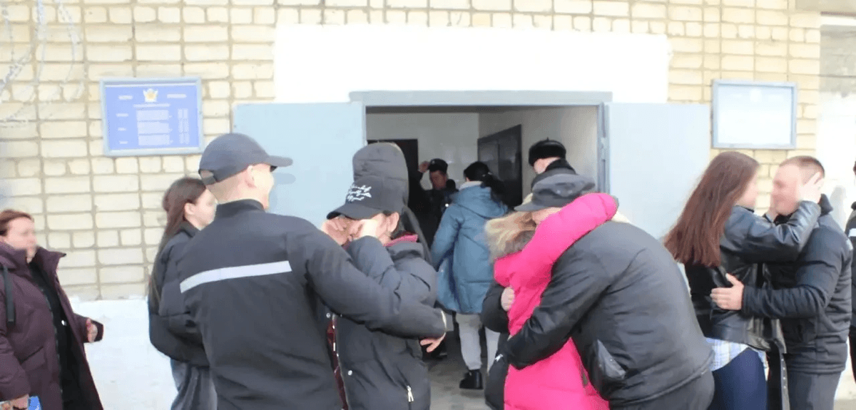 В строгую колонию в Ставрополе на День открытых дверей приехали 23 родственника