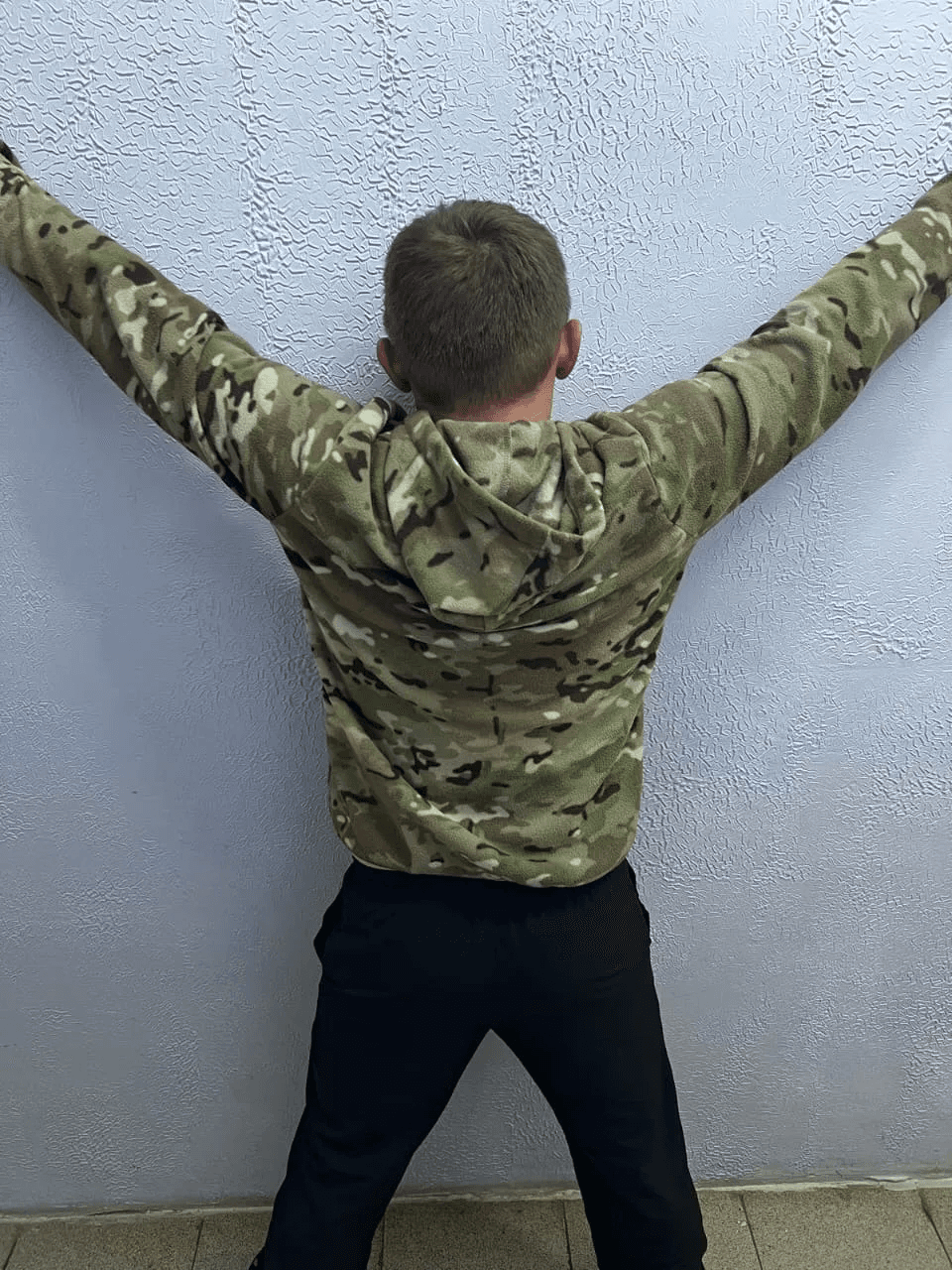 На Ставрополье молодой человек безуспешно пытался перекинуть в колонию гаджеты