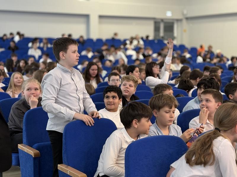 В Ставрополе школьникам рассказали о рисках дропперства и мошенничества