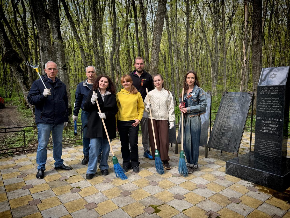 Волонтёры, журналисты и историки провели патриотический субботник в Ставрополе