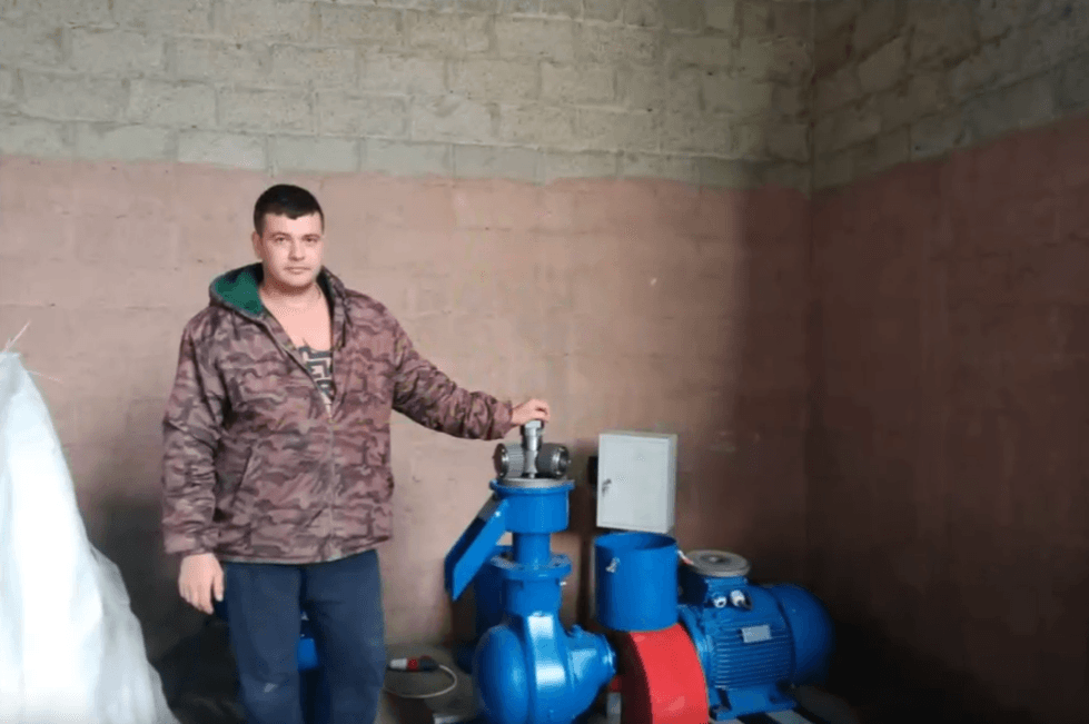 По соцконтракту житель Зольской открыл своё производство кормов для животных