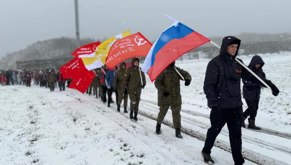 Свыше 300 ставропольчан поднялись к мемориалу на гору Стрижамент