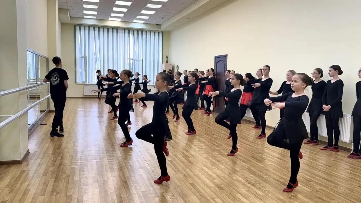 Юные артисты из Кировского округа получили урок от звёзд ансамбля «Ставрополье»