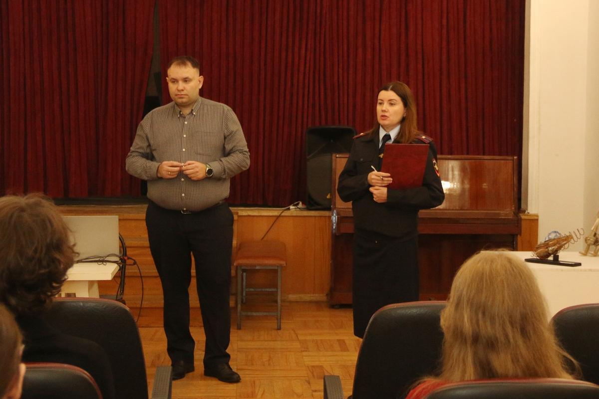Студентам Ставрополя рассказали о рисках в сети