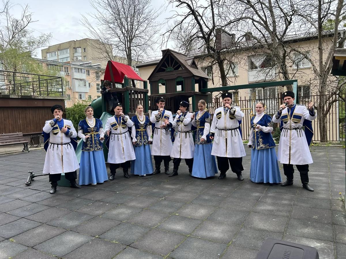 Перед 9 Мая в Ставрополе для ветеранов провели более 20 концертов «Za Победу!»