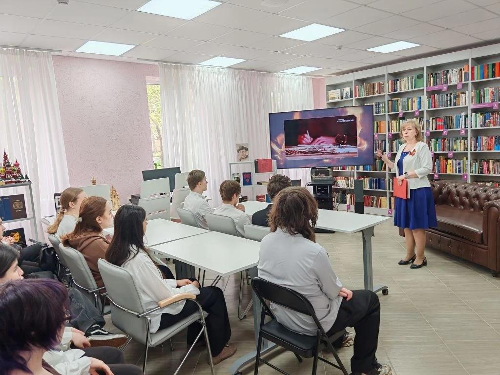 В библиотеке Ставрополя школьники погрузились в атмосферу булгаковской Москвы