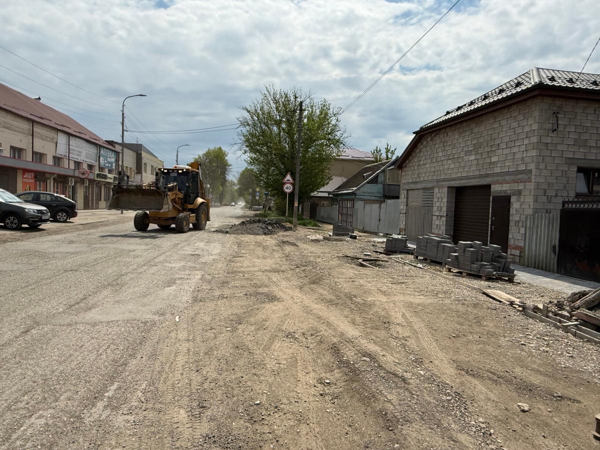 В Минводах специалисты начали основные дорожные работы на ул. Красной
