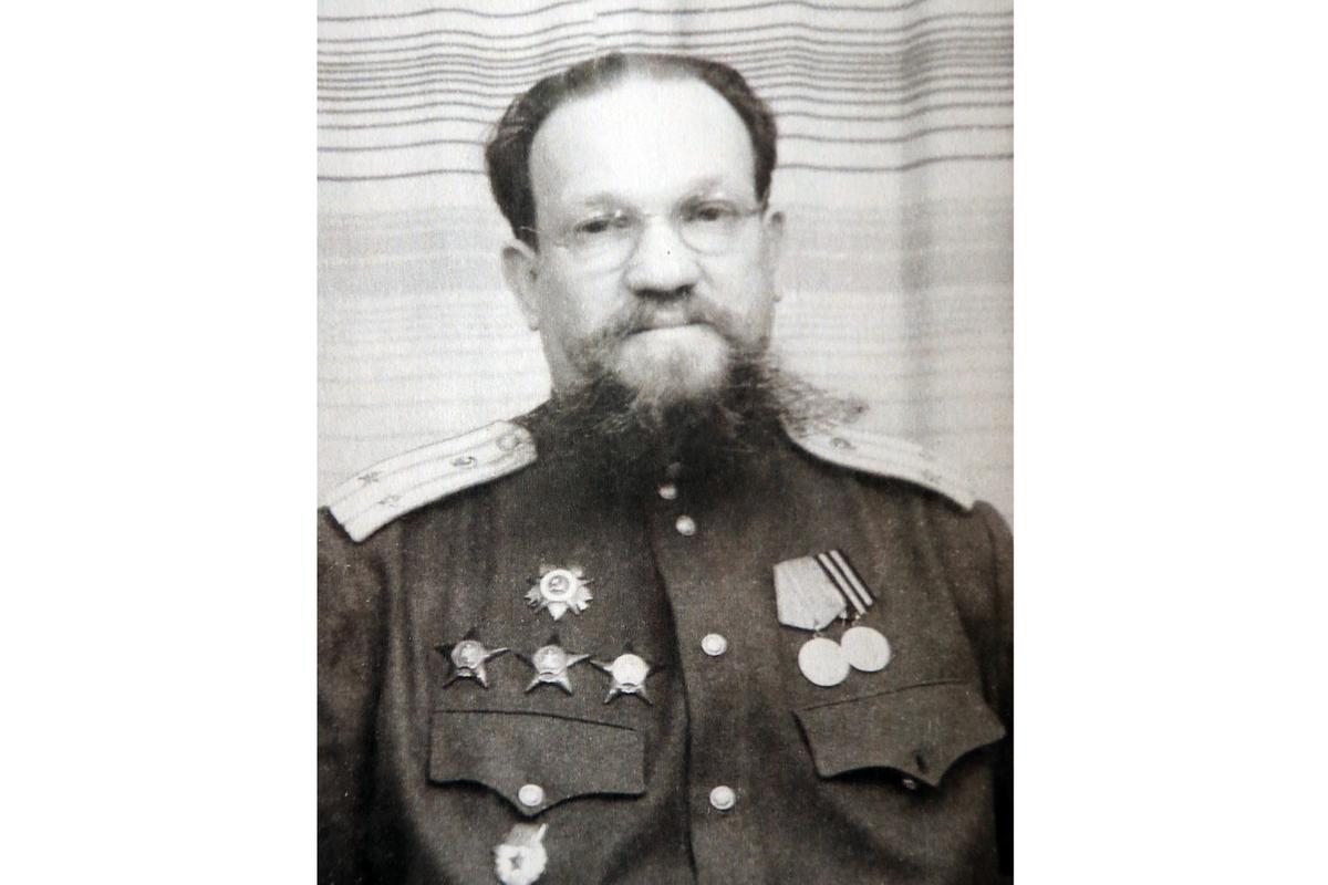 Кавалер Святого Георгия, ордена Ленина и трех орденов Красной Звезды