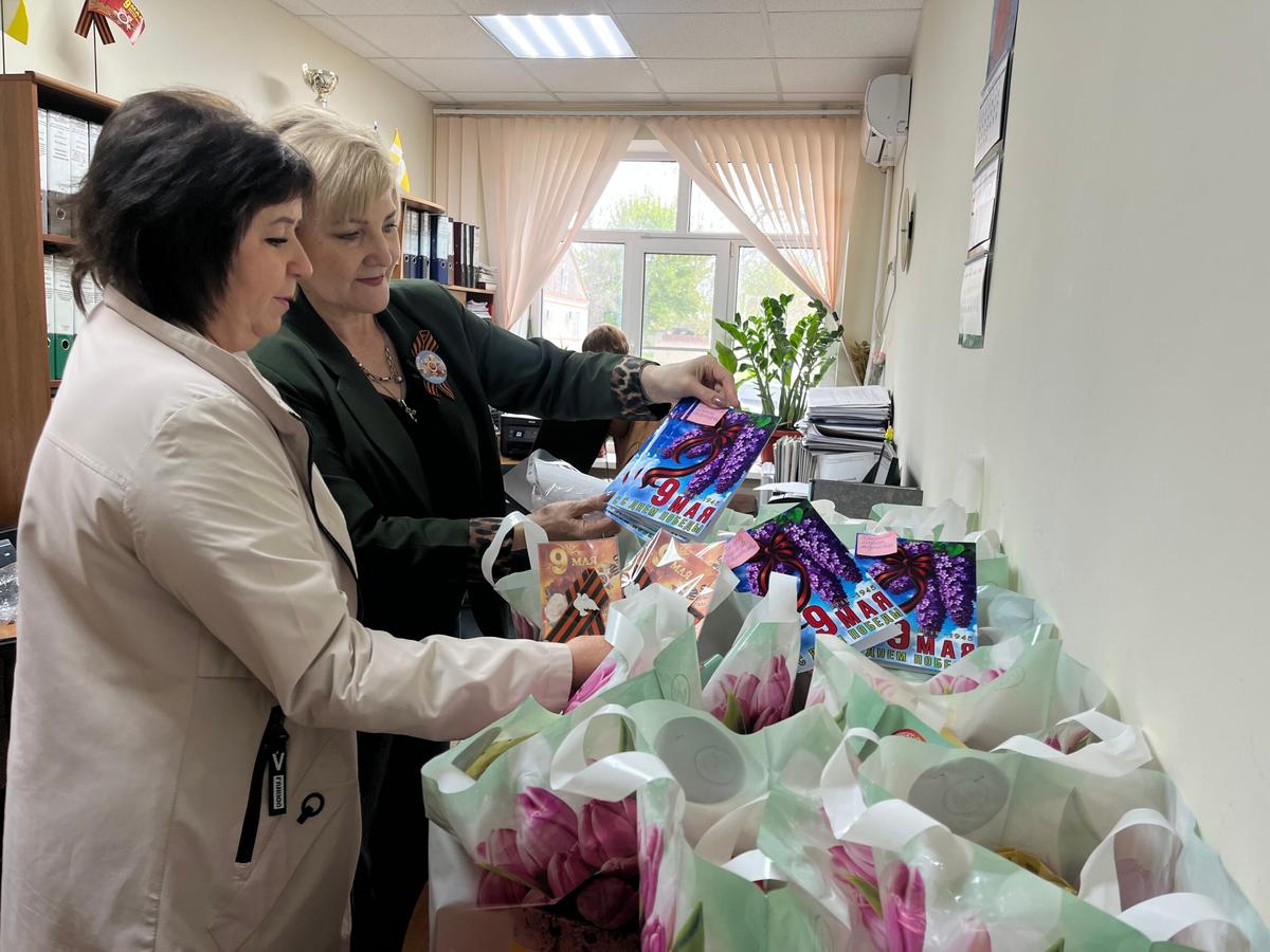 Делегация Новоселицкого округа привезла в ЛНР подарки к 9 Мая