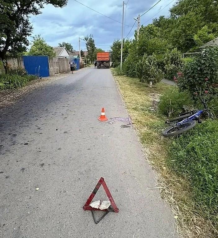 В селе Донском водитель грузовика сбил ребенка на велосипеде