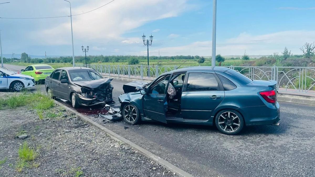Встречное ДТП привело к тяжелым травмам двух участников в Невинномысске