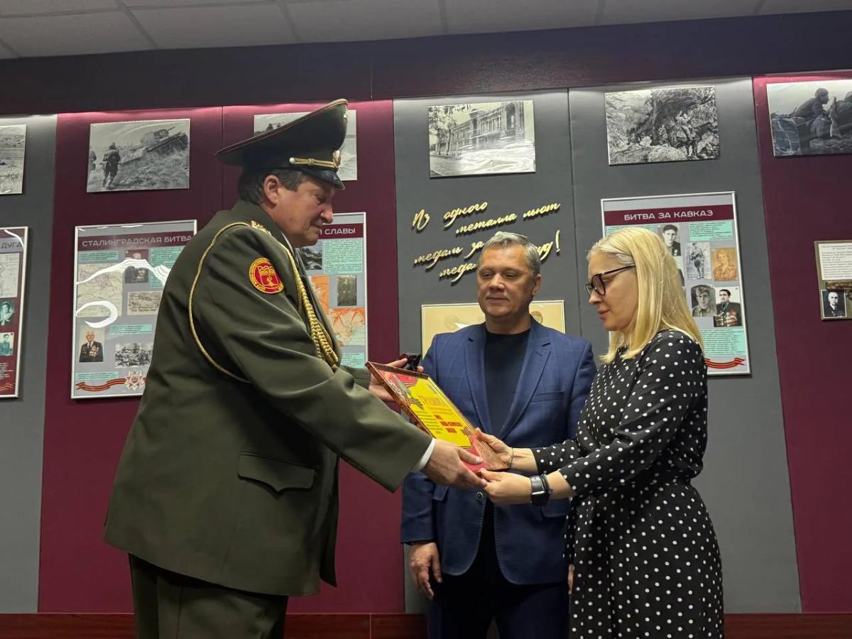 Центру воспитания молодежи в Пятигорске передали две реликвии