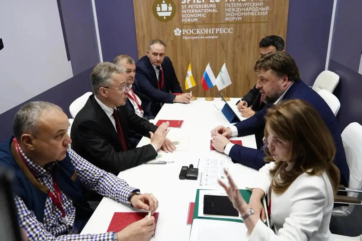 На ПМЭФ обсудили поддержку аграриев и коммунальной сферы Ставрополья