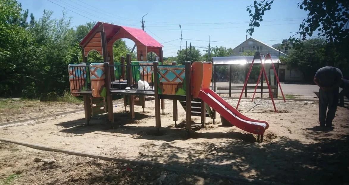 8 детских площадок приведут в порядок в Ленинском районе Ставрополя