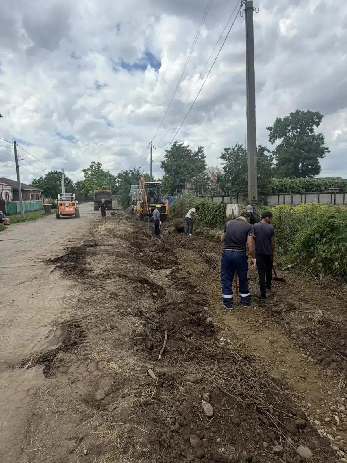 В станице Расшеватской начался ремонт дороги