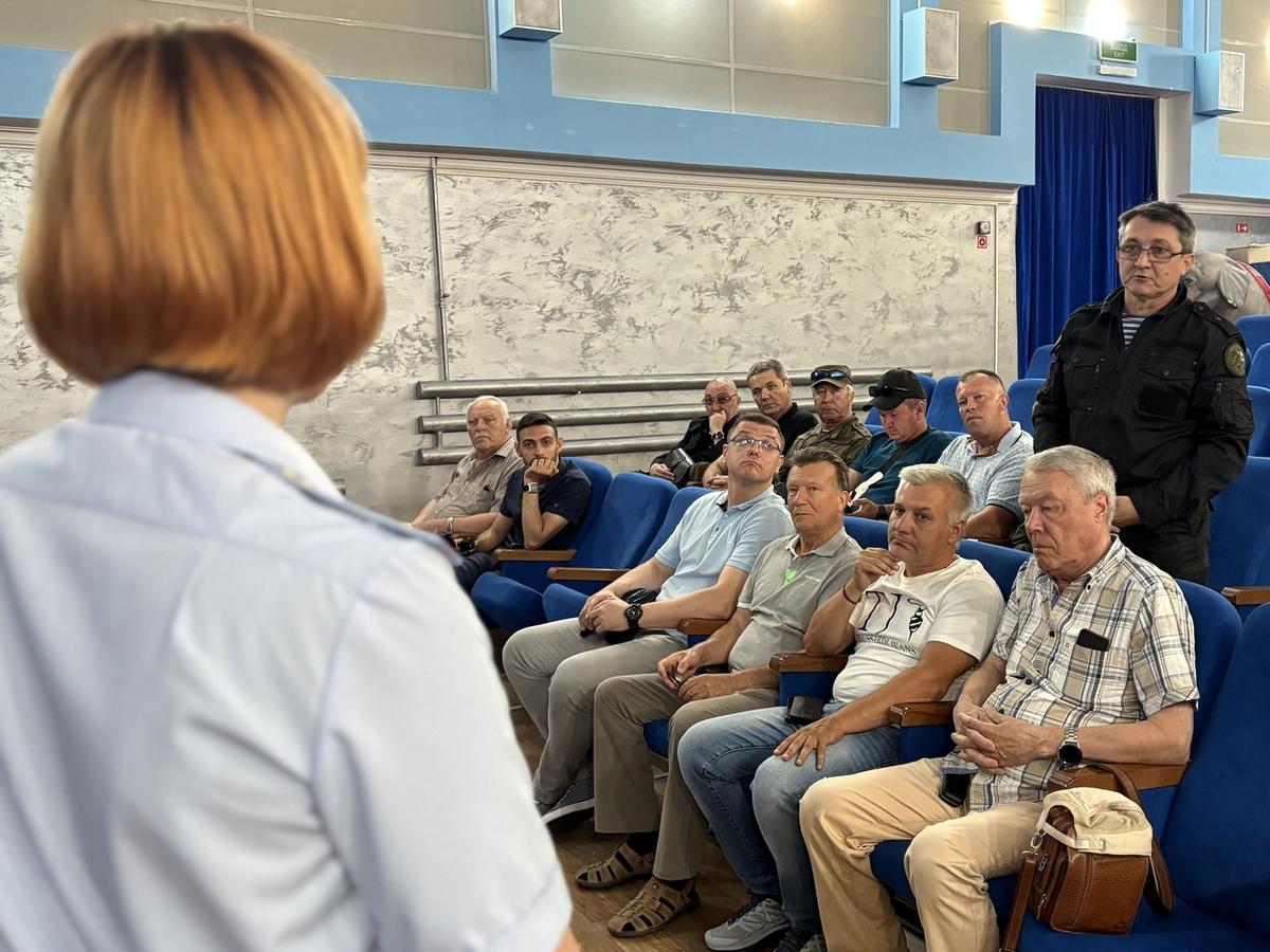 В Ставрополе полицейские провели лекции для дружинников
