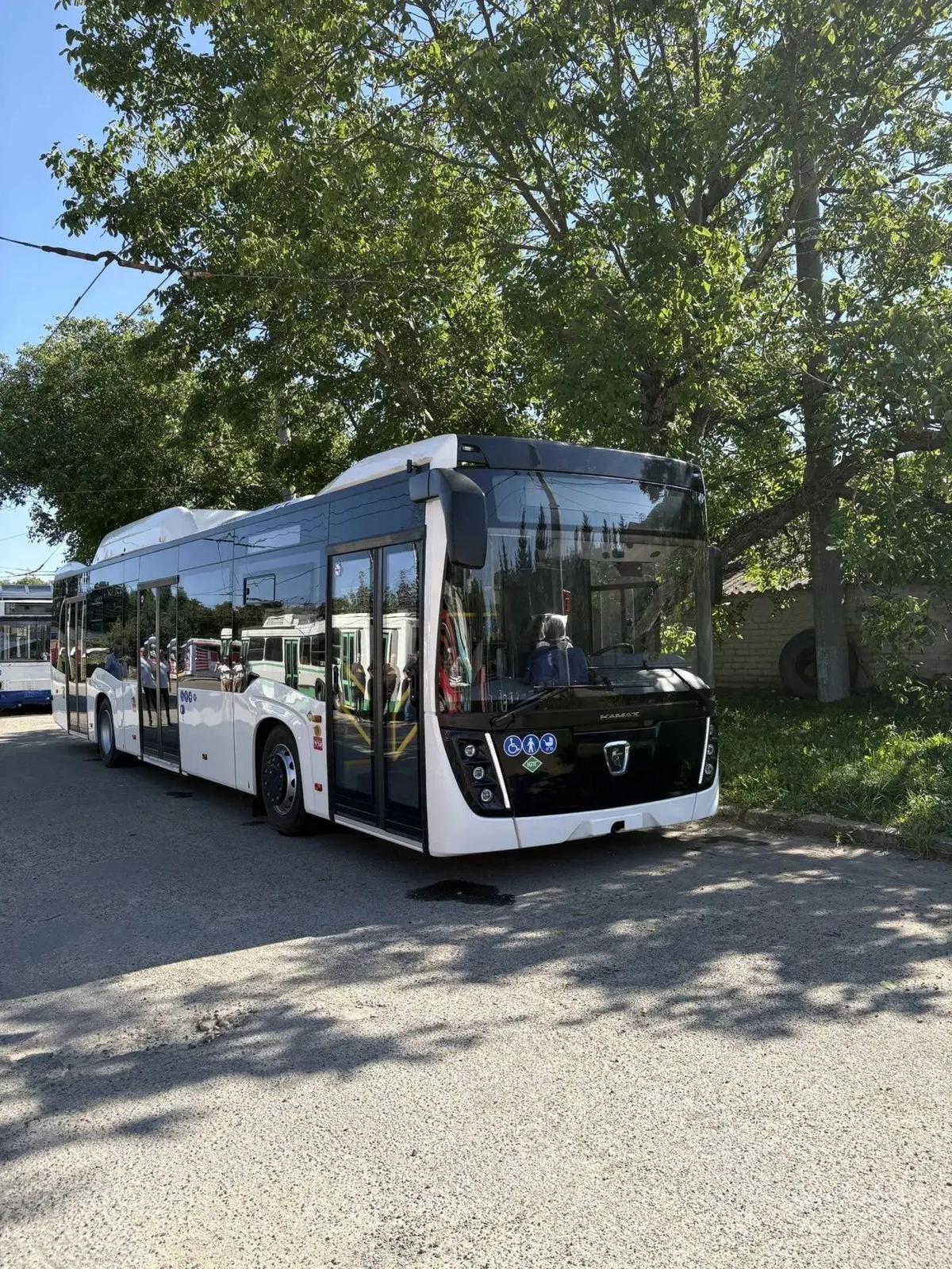 Новый низкопольный автобус для Ставрополя показали в ГУП СК «Крайтранс»