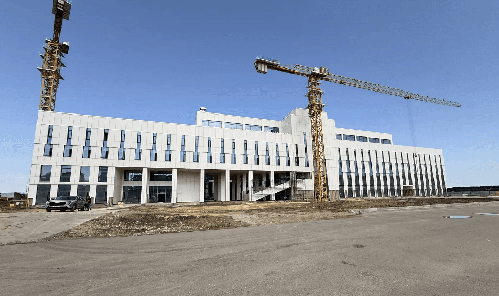 В здании нового культурного центра на юге Ставрополя обустраивают коммуникации