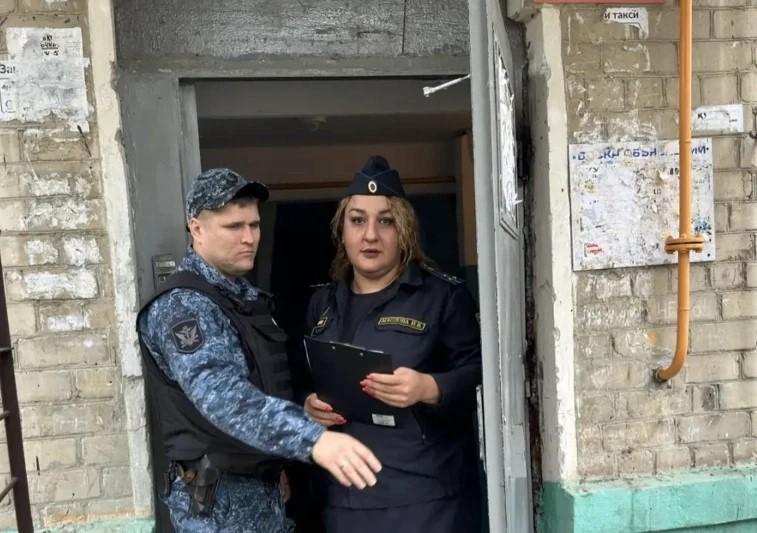 Судебные приставы помогли жительнице Невинномысска  получить доступ в собственную квартиру 