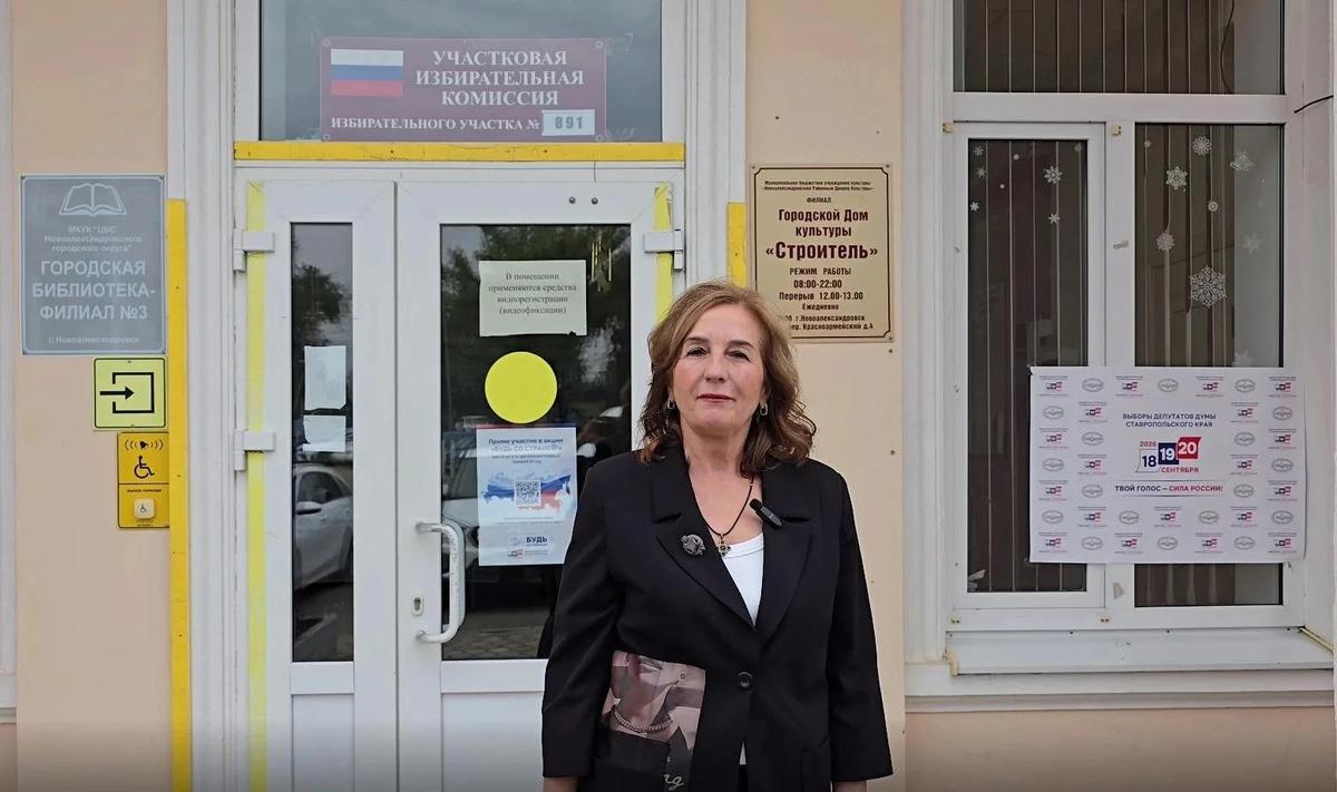 В Новоалександровске проголосовала Заслуженный учитель России Людмила Сечина