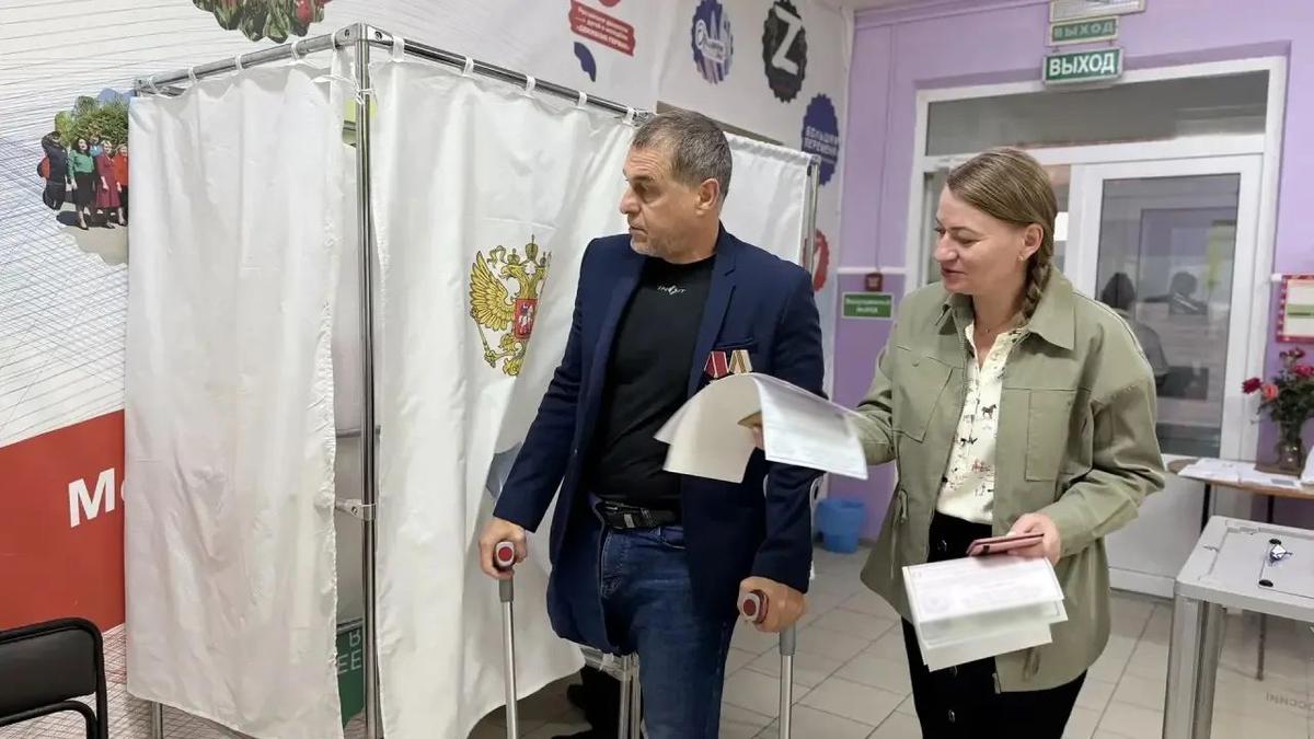 Герой спецоперации проголосовал на выборах в Кировском округе