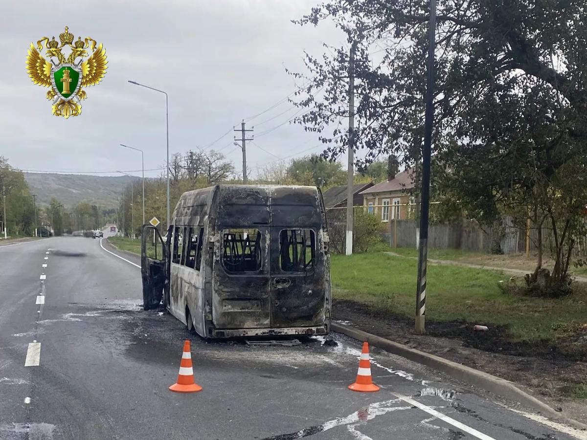 На Ставрополье в пути загорелась маршрутка с пассажирами