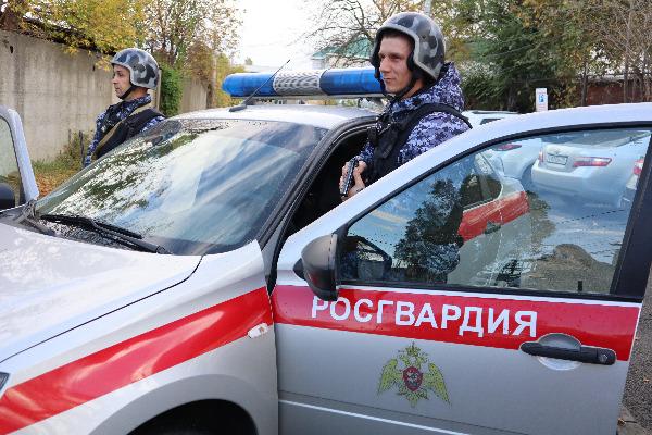 В Ставрополе росгвардейцы задержали троих мужчин при попытке «обчистить» склад