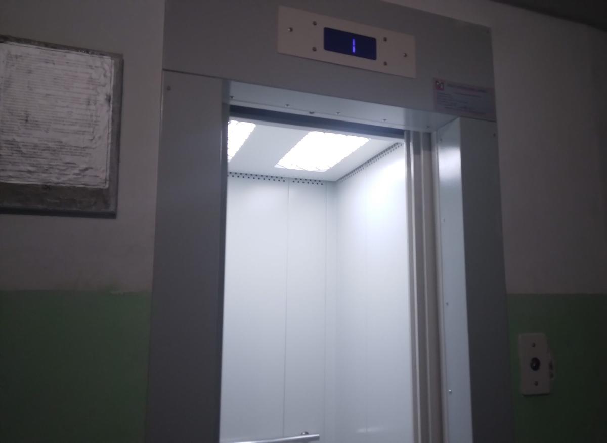 В 17 многоквартирных жилых домах в Ставрополе в этом году заменили уже 42 лифта