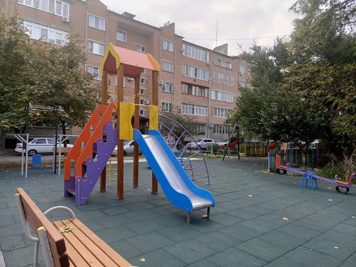 Три детские площадки установили в Георгиевском округе