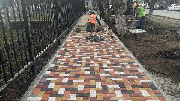 В Ставрополе обустраивают тротуары