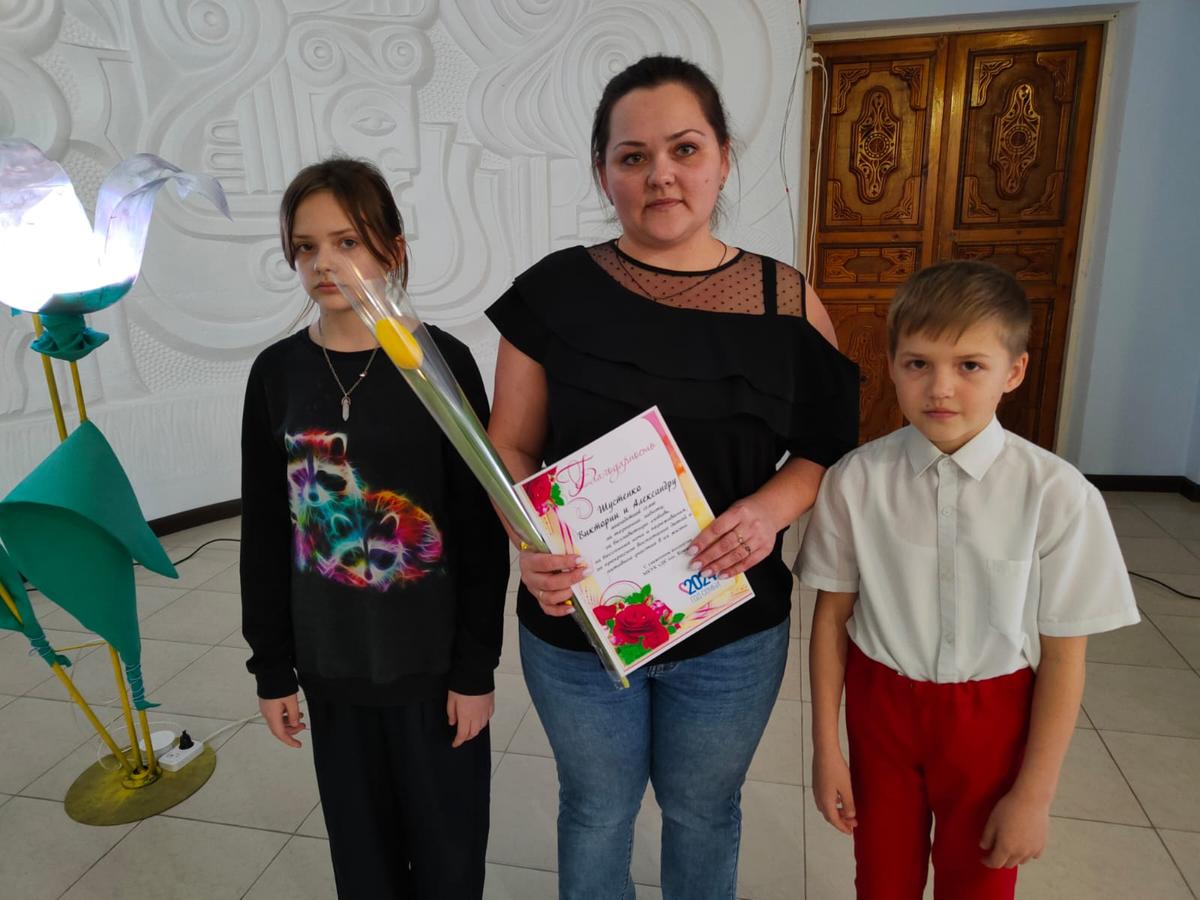 В Кировском округе на 8 Марта устроили концерт для многодетных семей