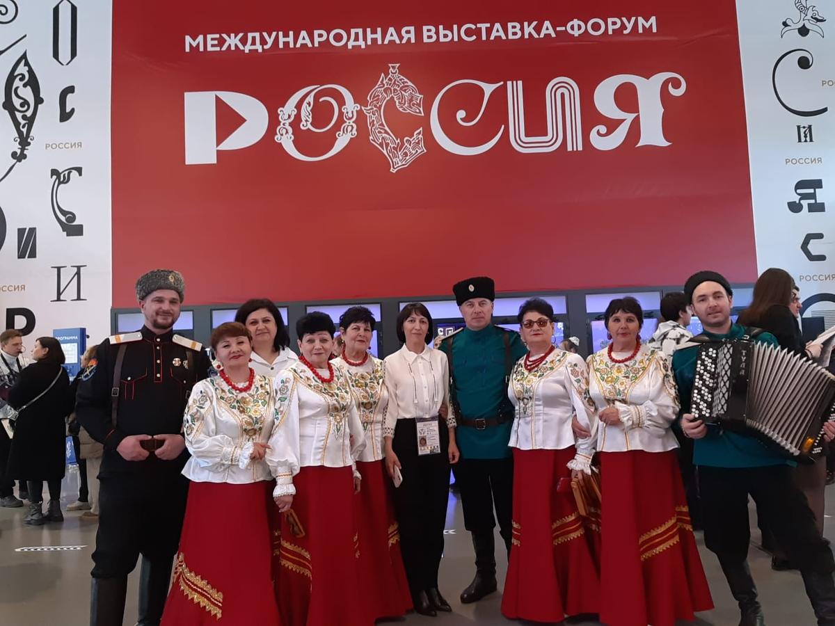 На выставке «Россия» в Москве блеснул вокалом ансамбль из села Раздольного