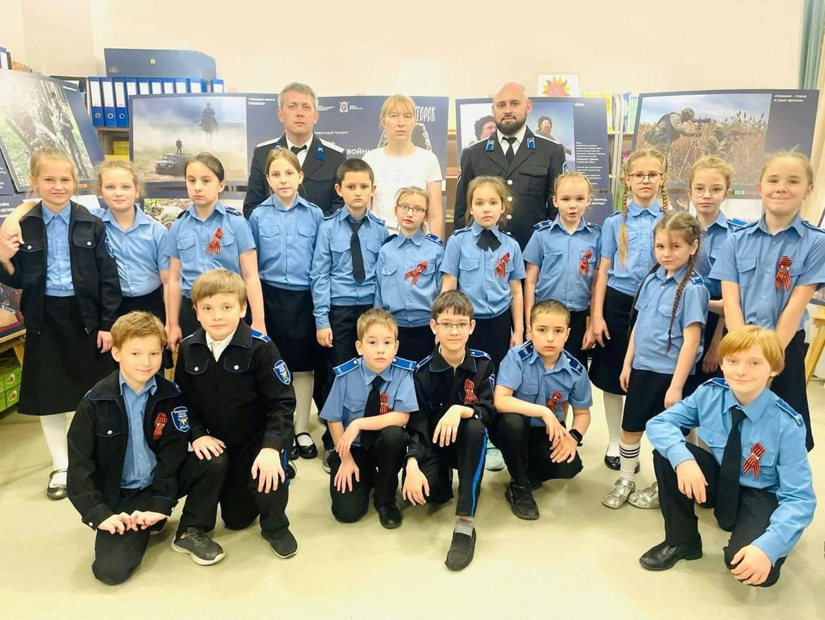 Выставка «Казаки: дорогами войны» побывала в православной гимназии Ставрополя