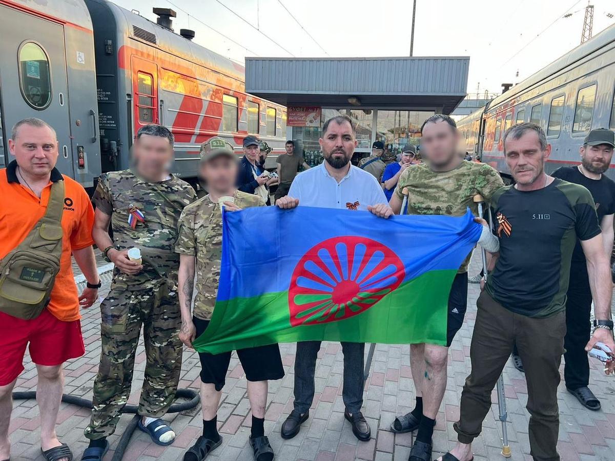 Представители цыганской диаспоры передали гумпомощь в зону СВО