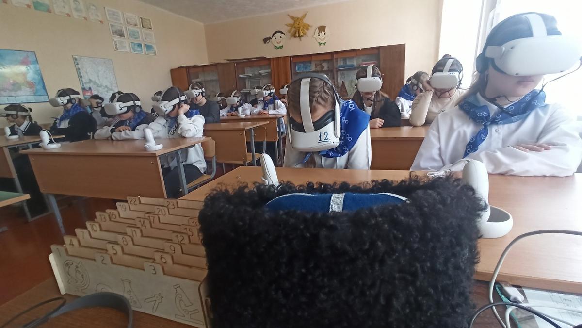 Терские казаки познакомили школьников ЛНР и Херсонщины с чудесами страны