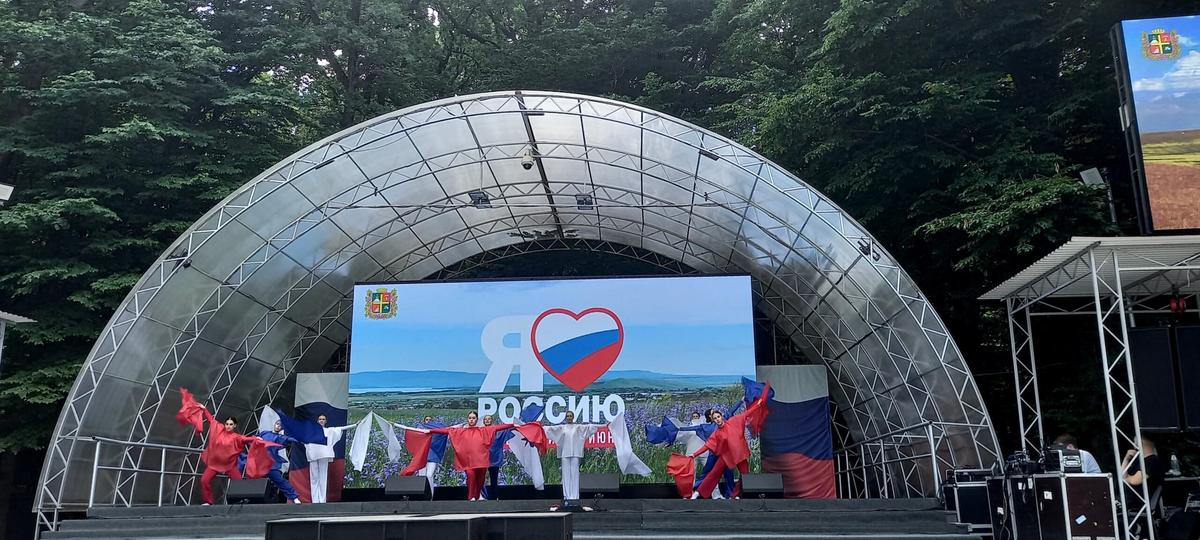 «Матушку Россию» представили артисты ставропольского Дома культуры