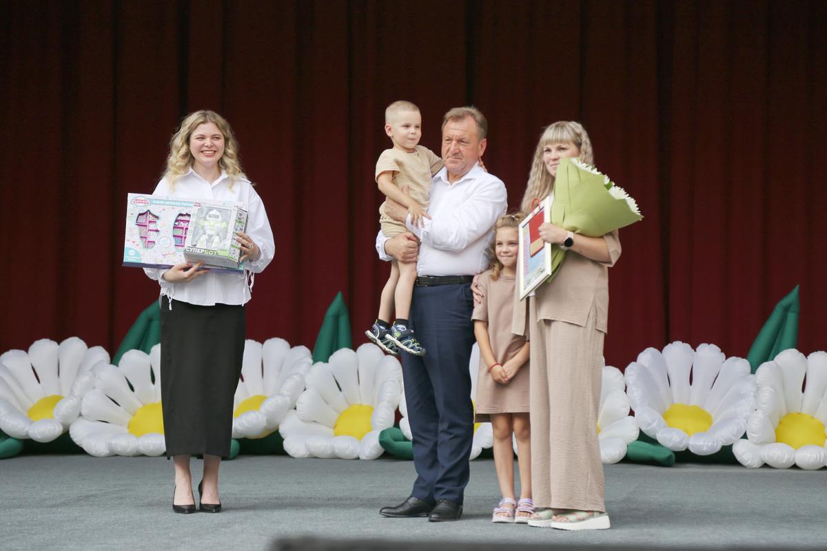 Быть опорой друг для друга и России