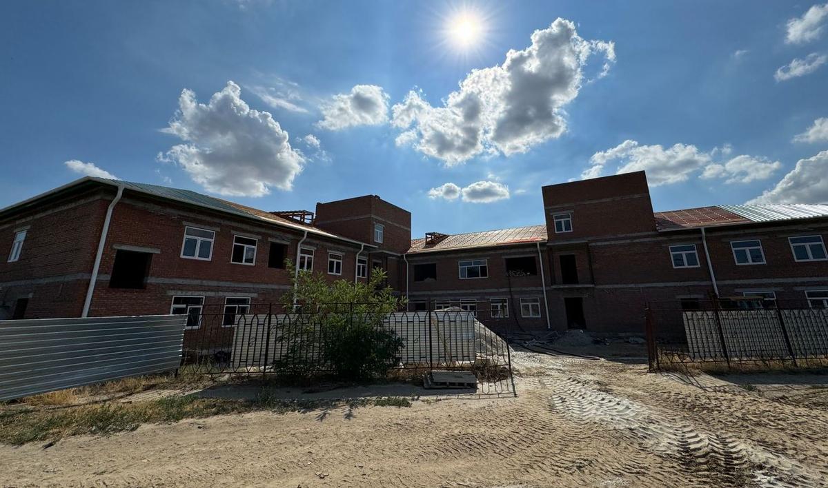 Поликлинику Арзгирской районной больницы уже возвели примерно на 35 процентов