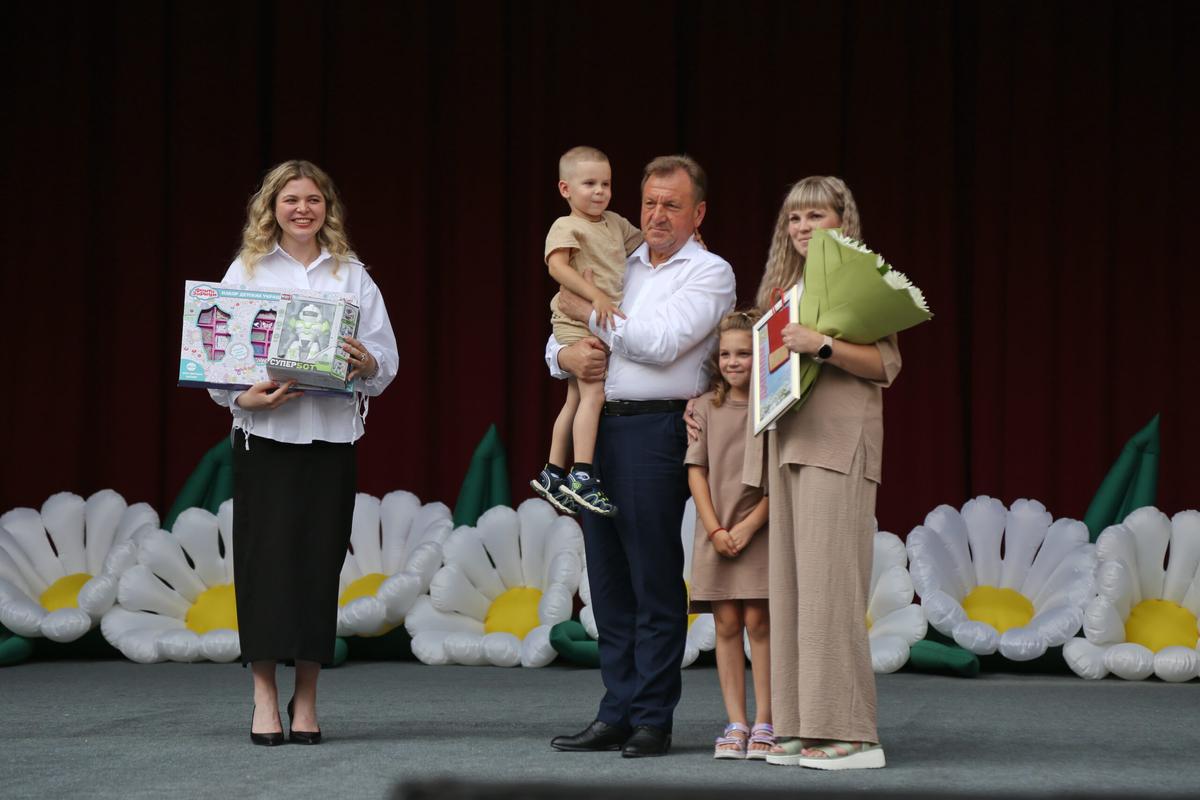 Глава Ставрополя наградил супружеские пары в Праздник семьи, любви и верности