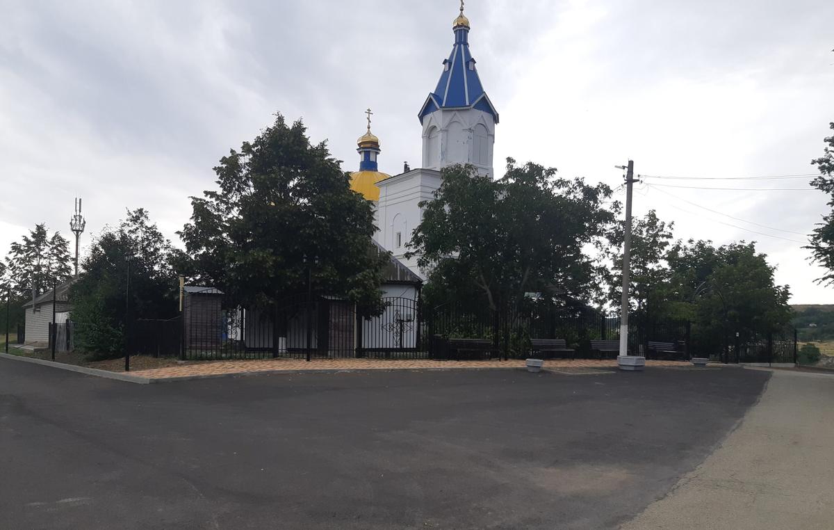 Территорию около православного храма облагородили в селе Сухая Буйвола