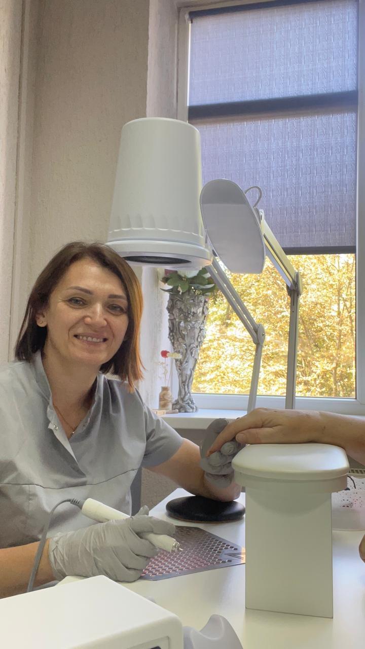 Благодаря соцконтракту жительница Михайловска открыла студию маникюра