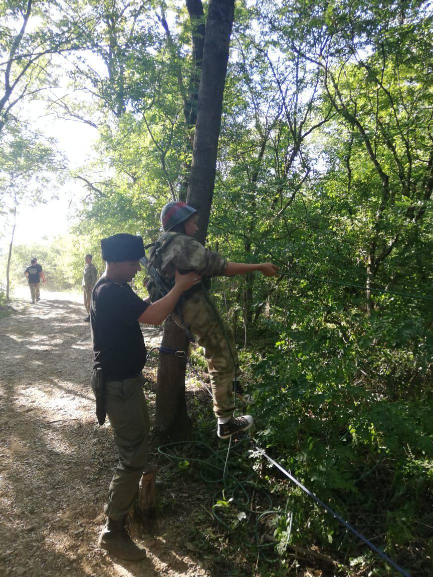 Юные казачата в селе Обильном участвовали в полевых детско-юношеских играх